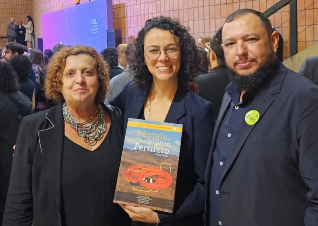 Equipe da Editora Rupestre no Prêmio Jabuti Acadêmico 2025